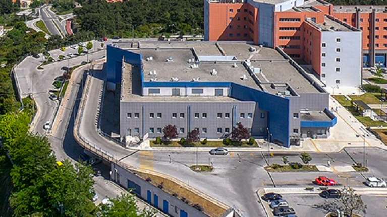 Σοκ στην Καβάλα: Ασθενής με κορονοϊό αυτοκτόνησε πηδώντας από τον 3ο όροφο του νοσοκομείου