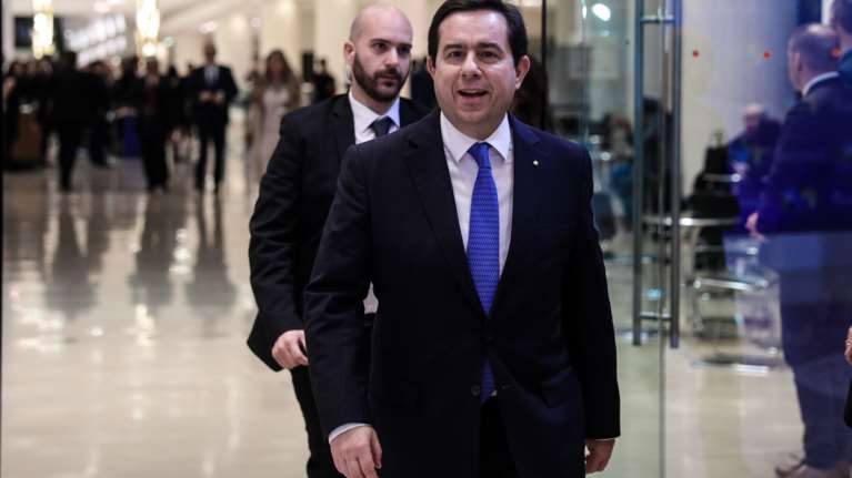 Μηταράκης: Να ζητήσει συγγνώμη ο Μουτζούρης από τον πρωθυπουργό