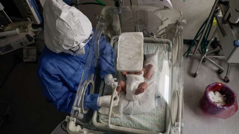 Διευθυντής Παιδιατριακής Νοσοκομείου Πατρών στο TheTOC: Τρία βρέφη και ένα οκτάχρονο παιδί νοσηλεύονται με κορονοϊό