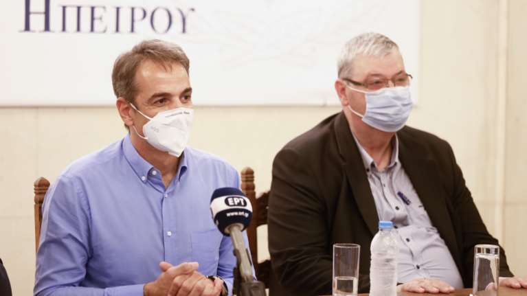 Μητσοτάκης από τα Ιωάννινα: Πάνω από 70.000 ραντεβού για εμβολιασμό στις ηλικίες 18 έως 24