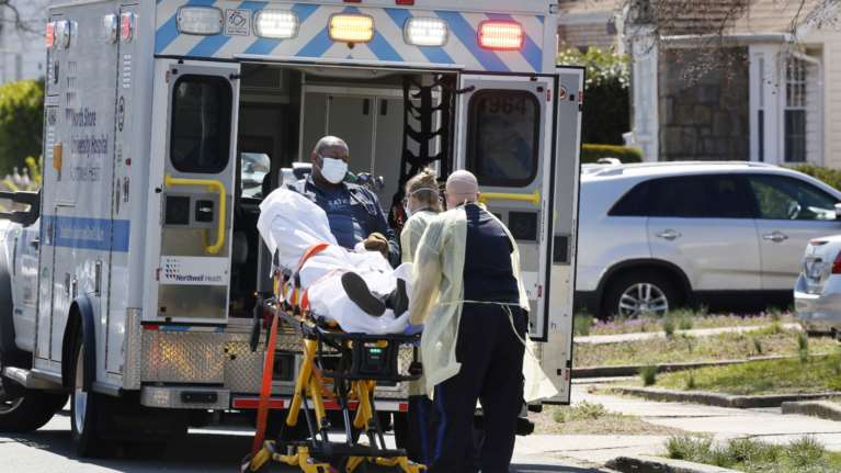 Συγκλονίζει Έλληνας γιατρός στη Ν.Υόρκη: Είναι κόλαση - Πεθαίνουν σε 3 με 4 μέρες [Βίντεο]