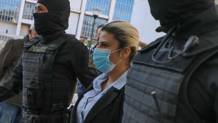 Επίθεση με βιτριόλι: Γιατί η &quot;εριστική και αμετανόητη&quot; Έφη Κακαράντζουλα κινδυνεύει να μείνει περισσότερο στη φυλακή