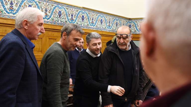 Ο Νίκος Ανδρουλάκης υπόσχεται 13ο μισθό στους δημοσίους υπαλλήλους- Συνάντηση με ΑΔΕΔΥ