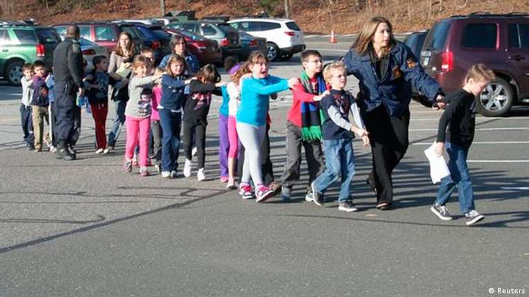 ΗΠΑ: Σε συμφωνία με τις οικογένειες θυμάτων του μακελειού στο Sandy Hook η οπλοβιομηχανία Remington