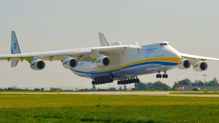 Προσγειώθηκε στην Αθήνα το μεγαλύτερο αεροσκάφος του κόσμου [βίντεο]