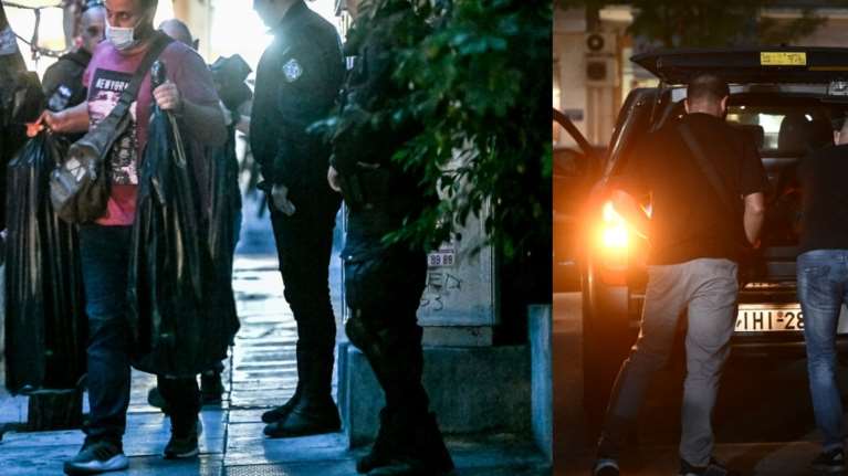 Κολωνάκι: Με μαύρες σακούλες απομάκρυναν οι αστυνομικοί τον βαρύ οπλισμό από την αποθήκη - Πάνω από 5 ώρες οι έρευνες