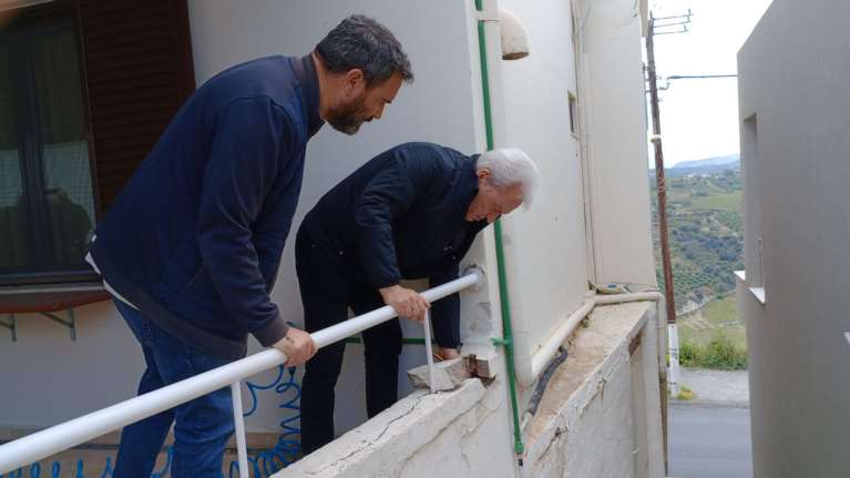 Έκτακτα μέτρα στις Βούτες Ηρακλείου - Αλλάζουν το δίκτυο του νερού: Πιθανή αιτία των καθιζήσεων η συσσώρευση υπόγειων υδάτων