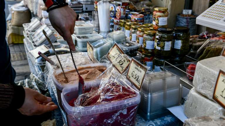 Καθαρά Δευτέρα: Πώς θα λειτουργήσει η αγορά - Τι ισχύει για τα σούπερ μάρκετ - Τι θα γίνει με τις λαϊκές αγορές