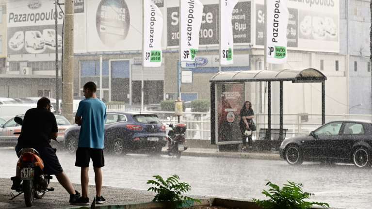 Σάκης Αρναούτογλου: Μπόρες και καταιγίδες το Σαββατοκύριακο – Σοβαρή επιδείνωση σε όλη τη χώρα στις 18 και 19 Νοέμβρη