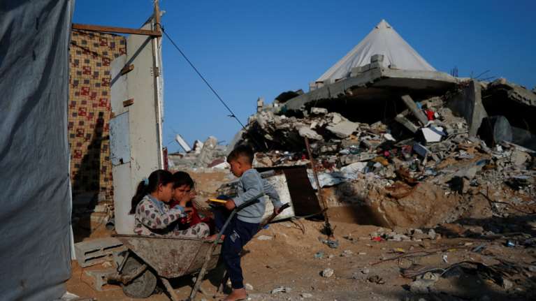 Το Ισραήλ ανέστειλε την είσοδο ανθρωπιστικής βοήθειας στη Λωρίδα της Γάζας - Σε αδιέξοδο οι διαπραγματεύσεις