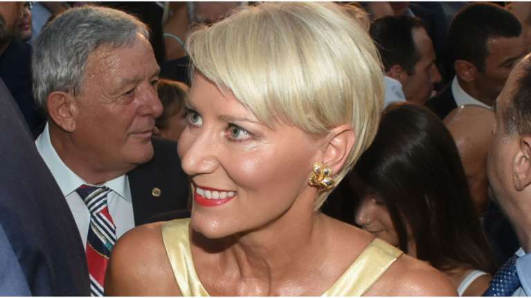 Νατάσα Παζαΐτη - Αλίκη Καραμανλή: Υπέρλαμπρες στο ρεβεγιόν με μάξι φόρεματα με ασημί παγιέτες