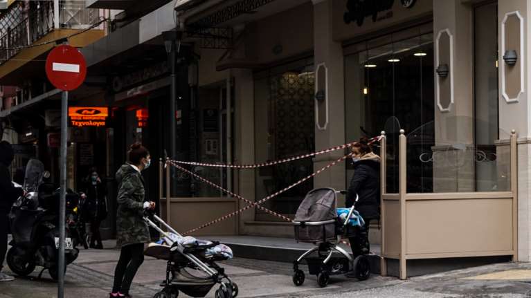 Διχασμένη η επιτροπή λοιμωξιολόγων για το άνοιγμα της αγοράς στις 22 Μαρτίου - Πιθανή η επιστροφή του click away