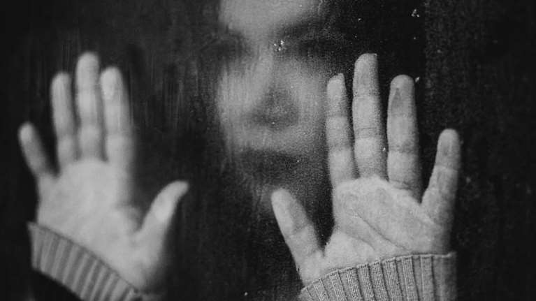 Σεξουαλική κακοποίηση: Η σοκαριστική εξομολόγηση της &quot;Αγγελικής&quot; - &quot;Ξεκίνησε όταν ήμουν 11&quot;