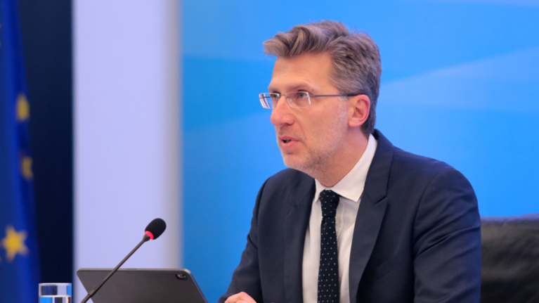 Σκέρτσος: Η πολυφωνία ειδικών και δημοσιογράφων προκαλούν σύγχυση και εκνευρισμό στον κόσμο