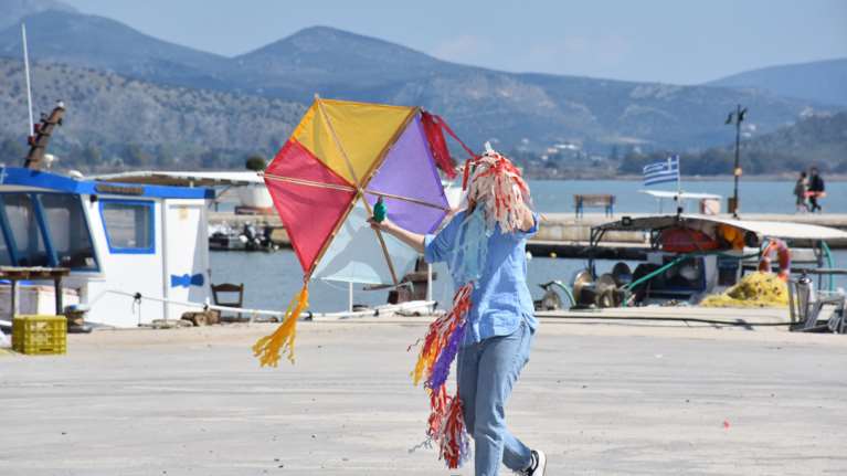Ο καιρός &quot;απειλεί&quot; τους εορτασμούς του τριημέρου της Καθαράς Δευτέρας; Πότε και πού θα σημειωθούν οι περισσότερες βροχές