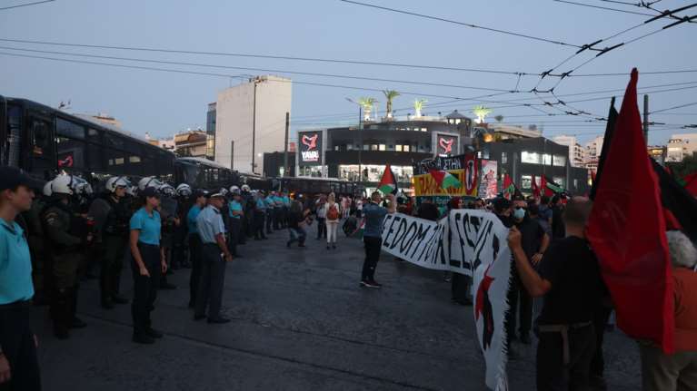 Συγκέντρωση έξω από την Πρεσβεία του Ισραήλ: Διακοπή κυκλοφορίας στη συμβολή των Κατεχάκη και Κηφισίας