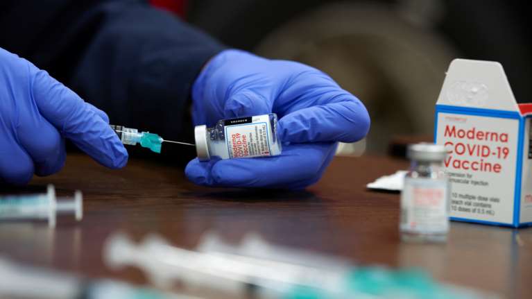 Τα εμβόλια mRNA (Pfizer και Moderna) : Είναι ασφαλή για τις έγκυες - Περνάνε αντισώματα και στα μωρά