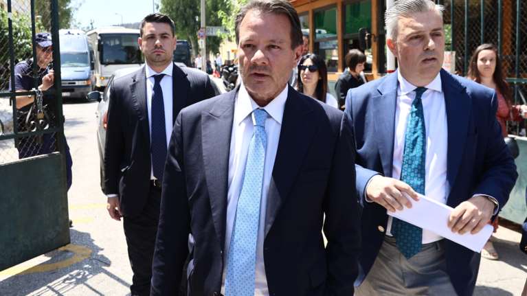 Απόστολος Λύτρας: Δεν επινόησα το αφήγημα ότι δήθεν έπεσε από την σκάλα, η σύζυγός μου το επέλεξε, παρά τη διαφωνία μου