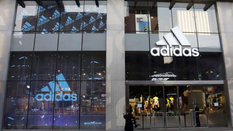 Financial Times: Ερευνα της Adidas για τεράστια υπόθεση διαφθοράς εκατομμυρίων ευρώ - Εμπλέκονται διευθυντικά στελέχη