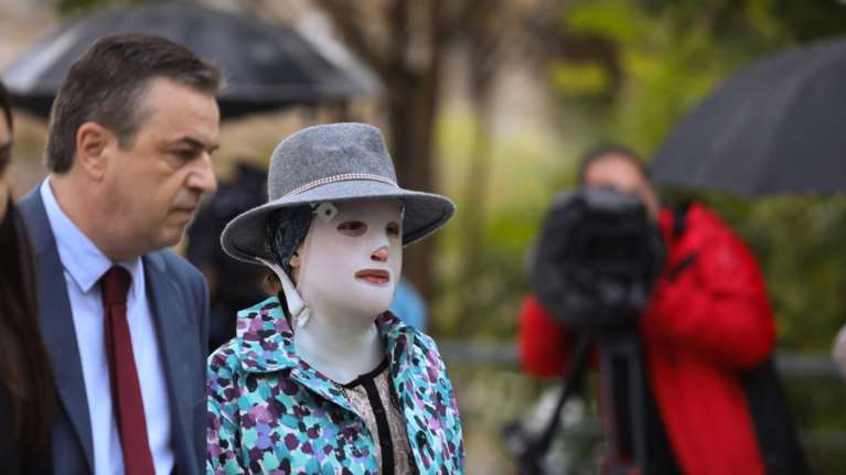 Επίθεση με βιτριόλι: &quot;Στην Αγγλία o δράστης καταδικάστηκε σε δις ισόβια και εδώ θα βγει σε 5 χρόνια&quot;