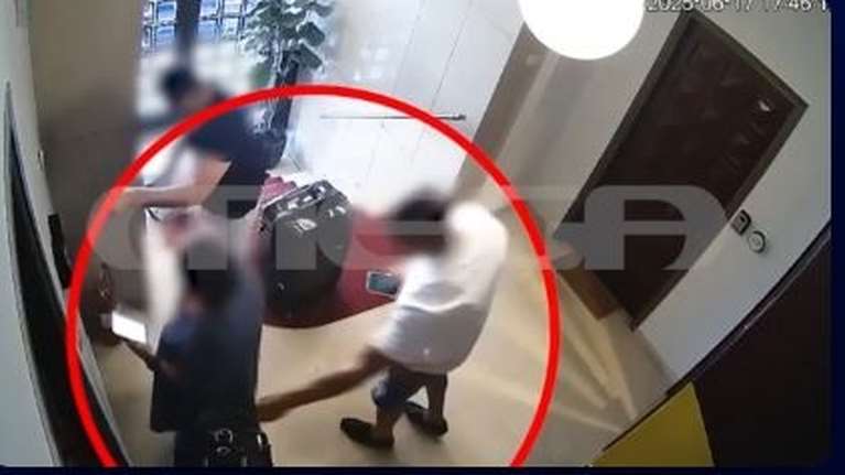 Νέα "κόλπα" στην Αθήνα: Άνδρες προσποιούνται ότι βοηθούν τουρίστες με τις βαλίτσες και τους ξαφρίζουν [βίντεο]