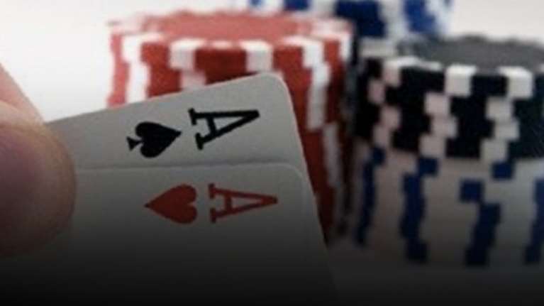 Αμετανόητοι στο Ρέθυμνο: Τσουχτερά πρόστιμα για χαρτοπαιξία στην ίδια βίλα που λειτουργούσε τις γιορτές σαν... καζίνο