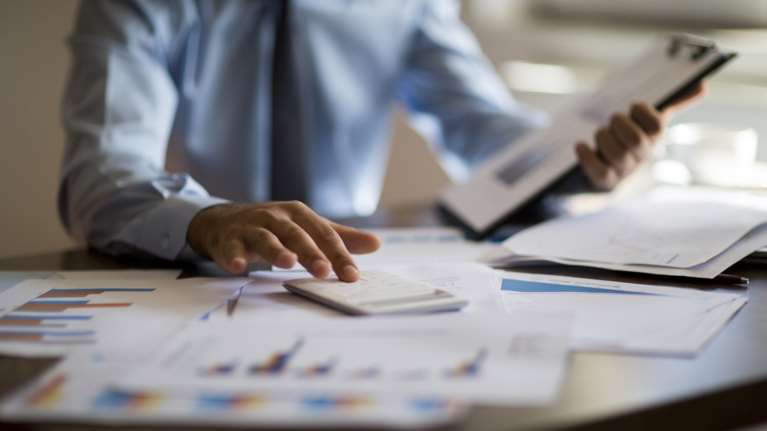 Τι αλλάζει στις συναλλαγές επιχειρήσεων και ελ. επαγγελματιών με την υποχρεωτική εφαρμογή πλήρους ηλεκτρονικής τιμολόγησης