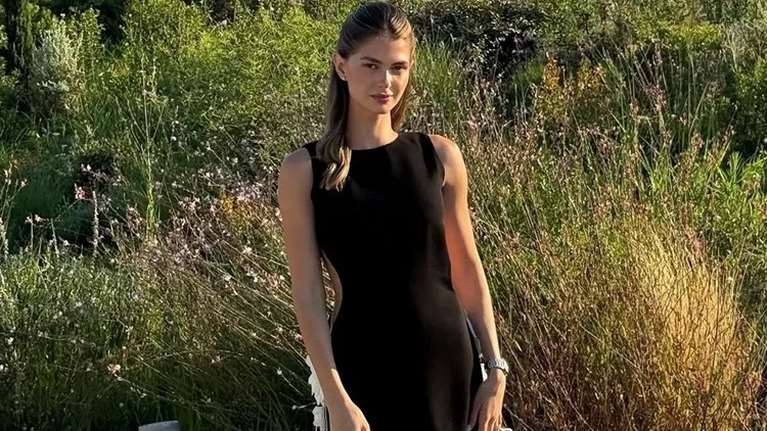 "'Ετοιμη για τον νέο της ρόλο": Η Αμαλία Κωστοπούλου αγκαλιά με το πιο γλυκό νεογέννητο μωρό