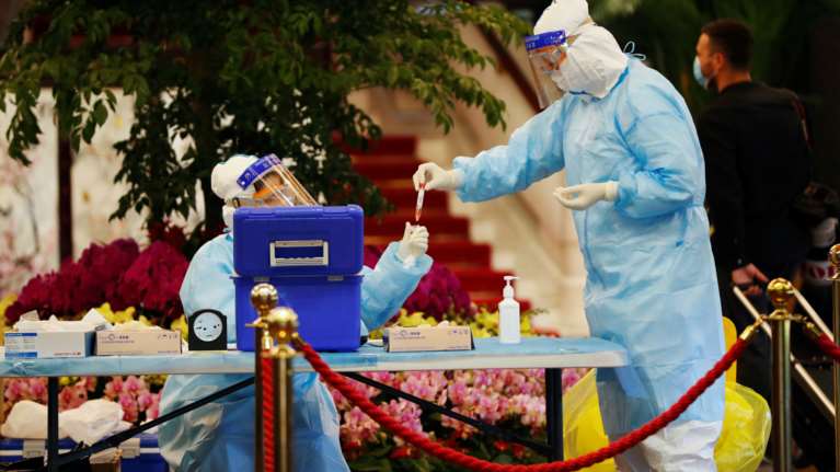 Η μελέτη του ΕΚΠΑ: Οι ασθενείς με κορονοϊό χάνουν την όσφρησή τους