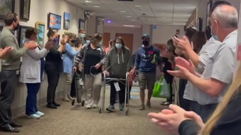 Κορονοϊός: Το &quot;θαύμα&quot; της Πενσυλβάνια - 29χρονη μητέρα βγήκε από το νοσοκομείο μετά από 8 μήνες  [Βίντεο]