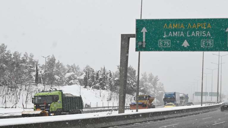 Κακοκαιρία &quot;Φίλιππος&quot;: Απαγορεύεται από το βράδυ η είσοδος των βαρέων οχημάτων σε Αττική Οδό και σε τμήματα της Νέας Οδού