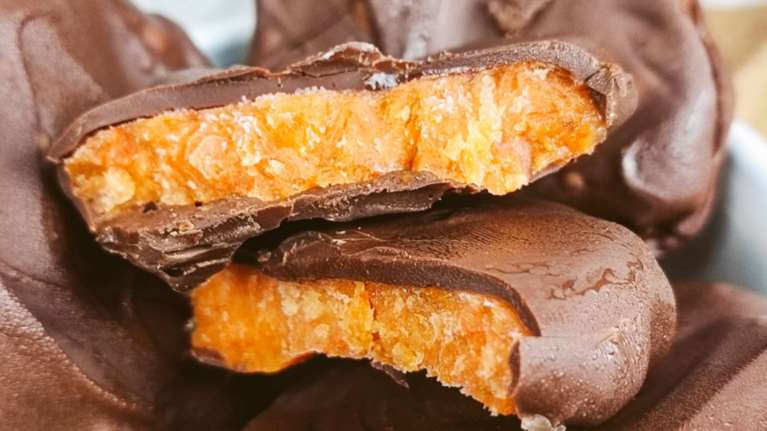 Συνταγή: Απίθανα φθινοπωρινά σοκολατάκια μαρμελάδας χωρίς ζάχαρη - Μόνο με δύο υλικά