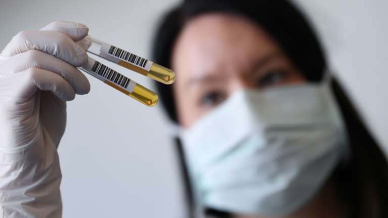 Νέα μελέτη: Μικρή φαίνεται να είναι η μετάδοση του κορονοϊού μέσω επιφανειών στα σπίτια