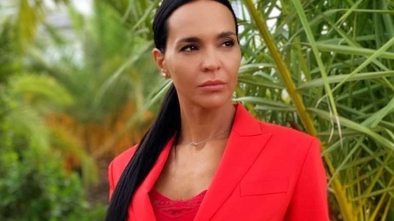 Οργισμένη η Νικολέττα Καρρά για το νεκρό άλογο στην Κέρκυρα: &quot;Δεν αντέχω τόση ντροπή... τέρατα&quot;