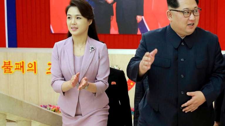 Αυτές είναι οι &quot;βρώμικες&quot; φωτογραφίες της συζύγου του Κιμ Γιονγκ Ουν που τον εξόργισαν [Εικόνες - Βίντεο]