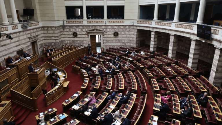 Ψηφίζονται οι συμφωνίες ΑΟΖ με Ιταλία και Αίγυπτο στη Βουλή - Υπέρ ΝΔ και ΚΙΝΑΛ, αμήχανο &quot;παρών&quot; από τον ΣΥΡΙΖΑ [live]