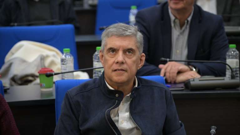 Λάρισα: Ένταση στο Περιφερειακό Συμβούλιο για τα Τέμπη από συγγενείς θυμάτων - Πυρ ομαδόν κατά του Αγοραστού