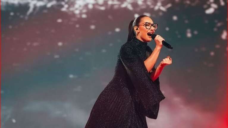 H Klavdia με τον σύντροφό της και ράπερ Oge σε μουσικό party στην αθηναϊκή ριβιέρα