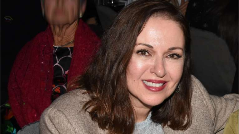 Κοραλία Καράντη: &quot;Με ενοχλεί πολύ που ρωτούν έναν άνθρωπο που δεν δημοσιοποιεί την προσωπική του ζωή γιατί είναι μόνος&quot;