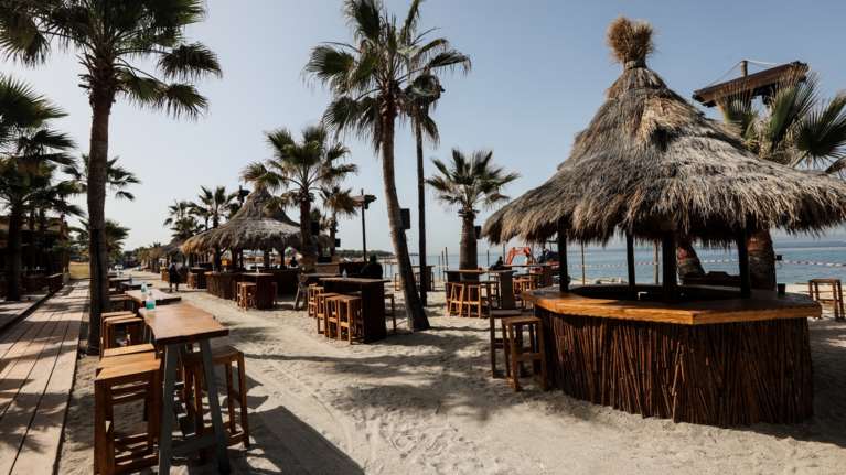 Τετραήμερο λουκέτο από την ΑΑΔΕ σε υπότροπο beach bar στο Καβούρι - Το κόλπο με το κουμπί πανικού