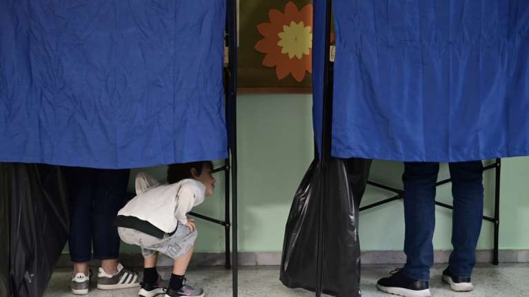 Εκλογές 2023 - ΟΝΝΕΔ: Πρωτιά της Νέας Δημοκρατίας στις ηλικίες 17-24 και 25-34