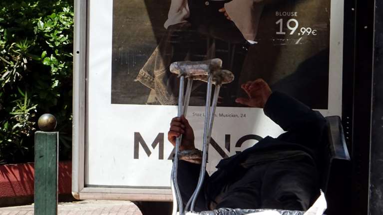 Ειδικές πλατφόρμες πρόσβασης των ΑμΕΑ σε 156 στάσεις Μέσων Μεταφοάς