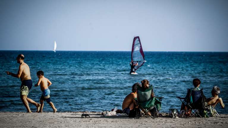 Κορονοϊός και διακοπές: Οι Έλληνες περιμένουν voucher και χαμηλές τιμές, σύμφωνα με έρευνα του ΠΑΜΑΚ