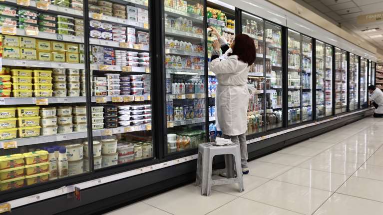 Πληθωρισμός 2,4% τον Νοέμβριο - Ανατιμήσεις 13% στα κρέατα και άνω του 20% σε καφέ, σοκολάτα