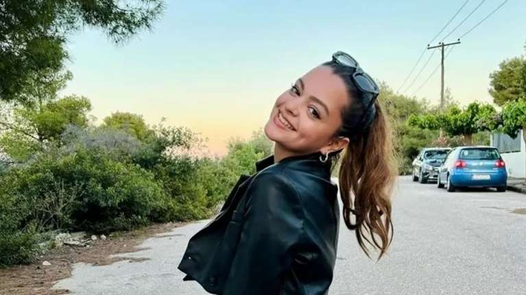 Η Μαριτίνα Ντενίση παρανυφάκι στον γάμο της Νάνσυς Ζαμπέτογλου και του Νάσου Γαλακτερού