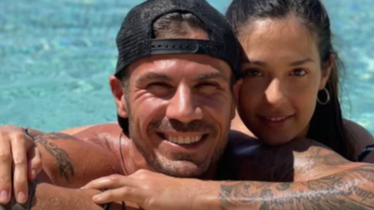 Άκης Πετρετζίκης: Οι σπάνιες φωτογραφίες με την κούκλα σύντροφό του, Κωνσταντίνα Παπαμιχαήλ