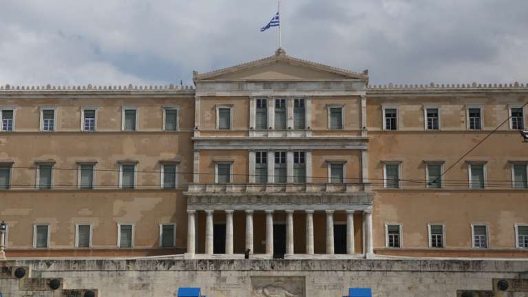 Υφεση: Και όμως η πτώση ρεκόρ -15,2% δεν είναι η μεγαλύτερη στην Ευρώπη