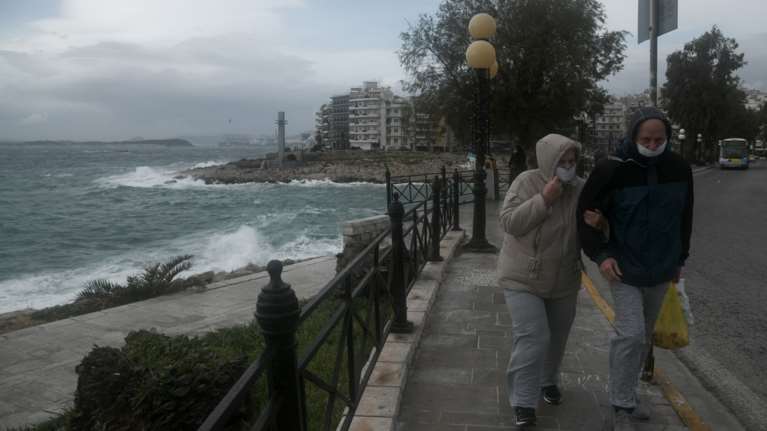 Επιδείνωση του καιρού από την Παρασκευή: Σε αυξημένη ετοιμότητα ο κρατικός μηχανισμός – Τι πρέπει να προσέξουν οι πολίτες