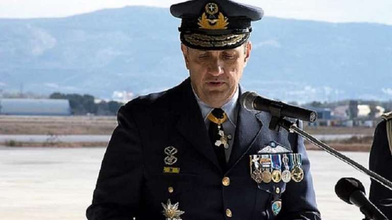 Η τραγική ιστορία του νέου Αρχηγού ΓΕΑ- Είχε χάσει τον πιλότο- πατέρα του σε πτώση μαχητικού