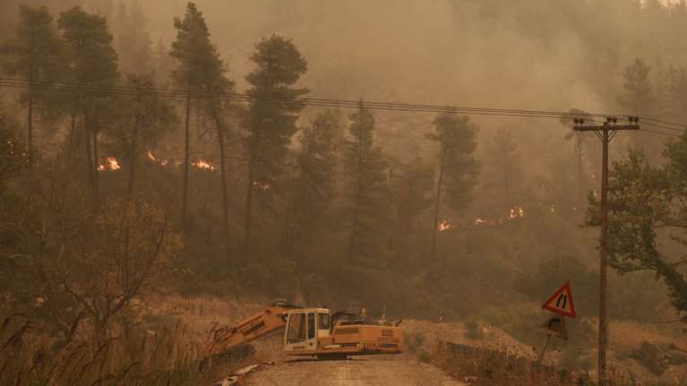 Φωτιά στην Αττική: Ευρεία εισαγγελική έρευνα - Στο μικροσκόπιο και παραλήψεις προσώπων